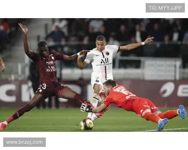 法甲防守反击阵型全景分析:442与352的博弈 法甲防守反击阵型全景分析:442与352的博弈