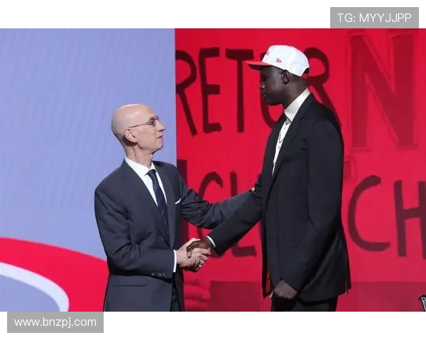 吉莱斯皮称赞马卢阿奇坚持不懈的精神面对失误依然全力以赴 吉莱斯皮称赞马卢阿奇坚持不懈的精神面对失误依然全力以赴