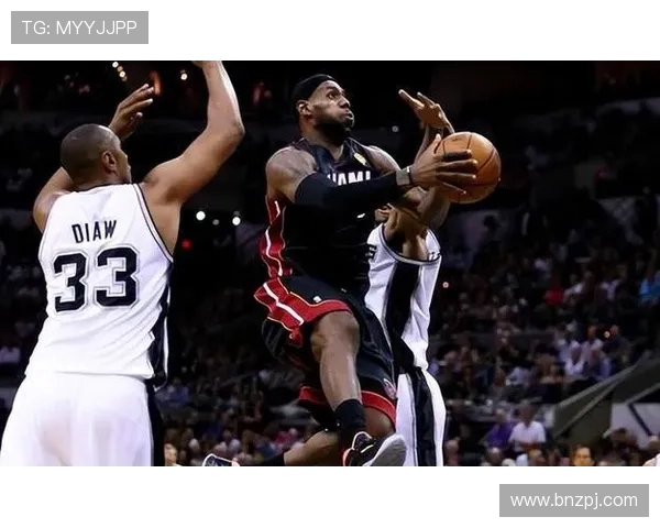 2013年NBA总决赛第六场热火击败马刺将系列赛拖入抢七